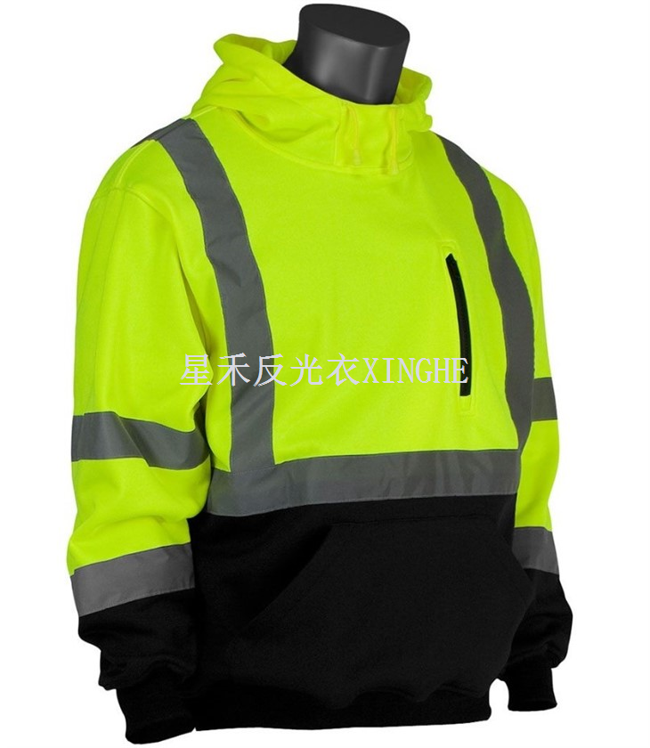 Reflexní černá mikina s kapucí