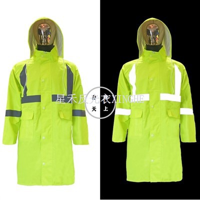 Reflexní pláštěnka do deště pro dopravní hygienu